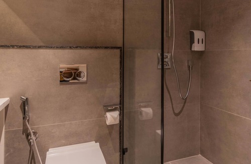 Brookefield Hotel | De Venetian by TGI