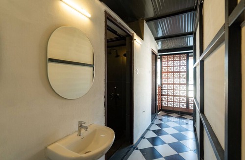 Gandhipuram Hostel | Decostel