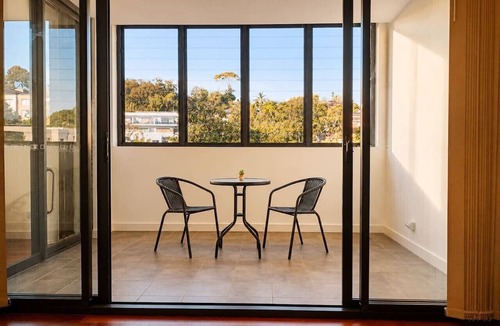 Dee Why Apartment | Dee Why 2BR Apartment Near Beach & Shops