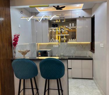 Mahmoorganj House | DeeHa Niwas Luxe -Modern Luxury 1BHK in City Centre