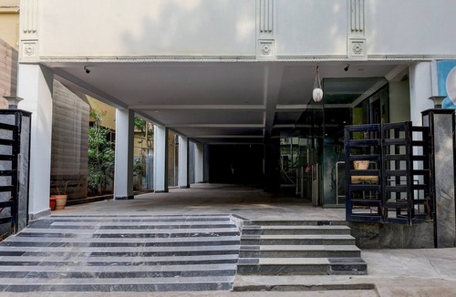 Vijayawada House | Deluxe Benz Circle MG Road