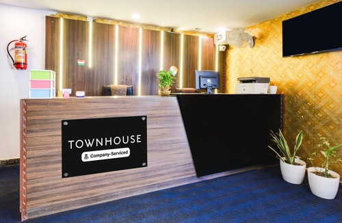 Shamshabad House | Deluxe Hotel Blue Petals