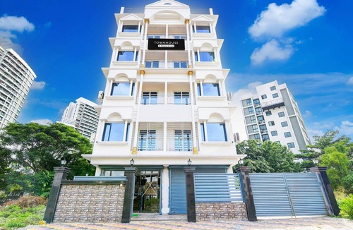 New Town House | Deluxe Rosedale Reliance Guest House