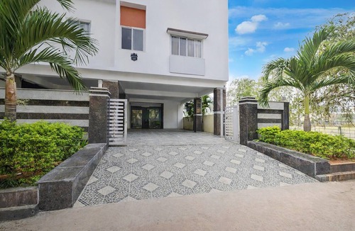 Gachibowli House | Deluxe Srinika Inn