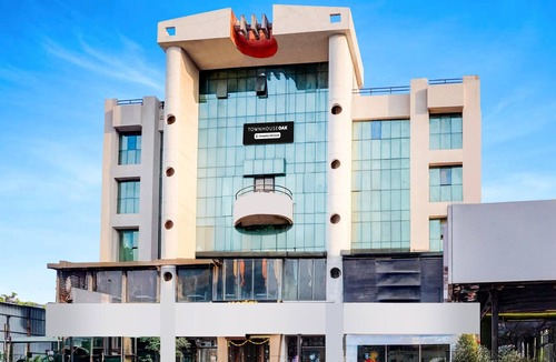 Clover Park House | Deluxe Viman Nagar Downtown Cilantro