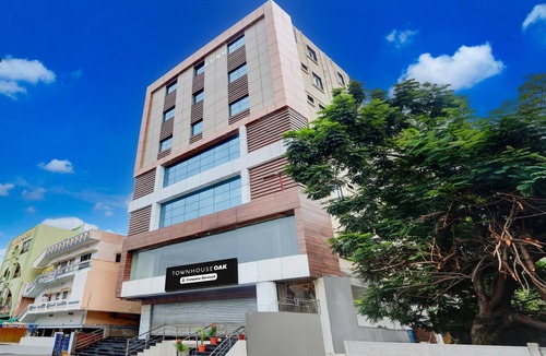 Warangal House | Deluxe With Twin Bed Vishnu Grand
