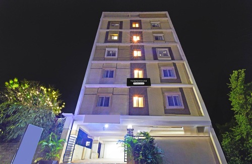 Kondapur House | Deluxe With Twin Bed Rrr Inn