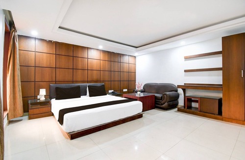 Dhanbad House | DeluxeAlandur Near Chennai Airport