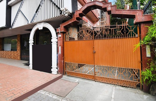 Sector 1 House | Deluxeharry Guest House