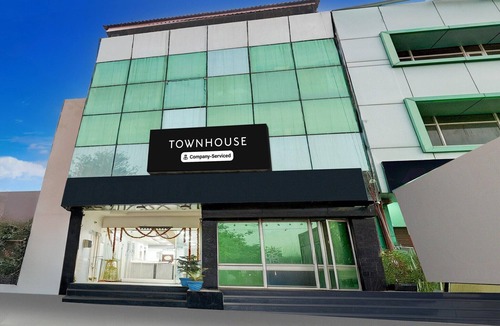 Mohali House | DeluxeHotel Hm Crystal