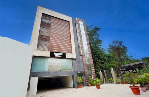 Lajpat Nagar House | DeluxeImperial Villa Delhi