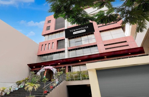 Visakhapatnam House | DeluxeMadhura Inn