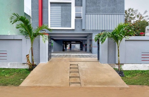 Hyderabad House | DeluxeOYO NAGARAM