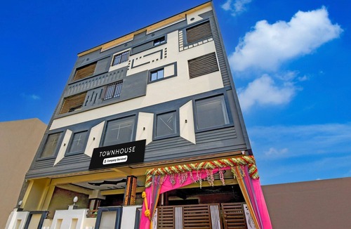 Gorakhpur House | DeluxeRed Chilly 2.O Hotel & Banquet