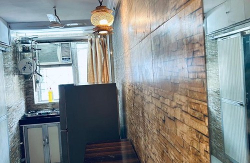 Bandra West Apartment | Den studio near carter sea