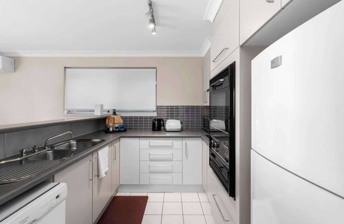 Denhams Beach Apartment | Denhams Beach Waterfront