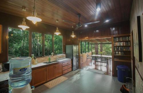 Pantai Bed & Breakfast | Deserenity Exclusive Jungle Resort Seremban