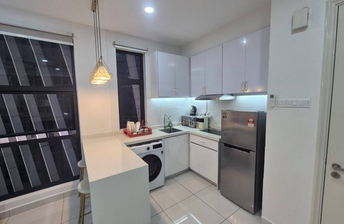 Kuala Lumpur Apartment | Designer KL City View Loft - 12 Min to KLCC [Cozy Large 1BEDROOM]