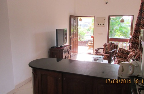 Varca House | Detached 2 Bedroom 2 Bathroom Poolside Beach Bungalow 200 meters from VarcaBeach