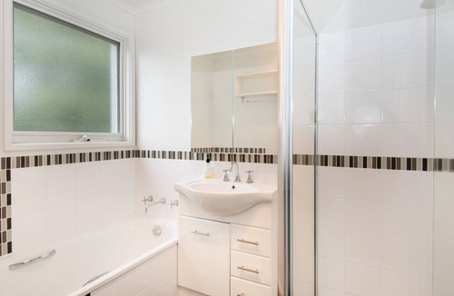 Mount Martha House | Devon Mt Martha Escape with Spa and Views