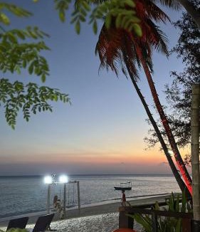 Pulau Lang Tengah Resort | DEWATI ROOMSTAY B&B
