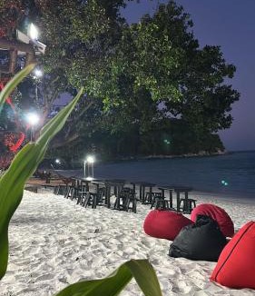 Pulau Lang Tengah Resort | DEWATI ROOMSTAY B&B