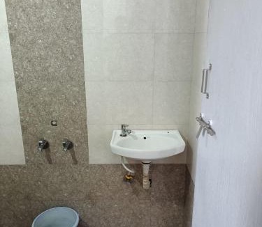 Kolhapur House | Dhanalaxmi Yatri Nivas
