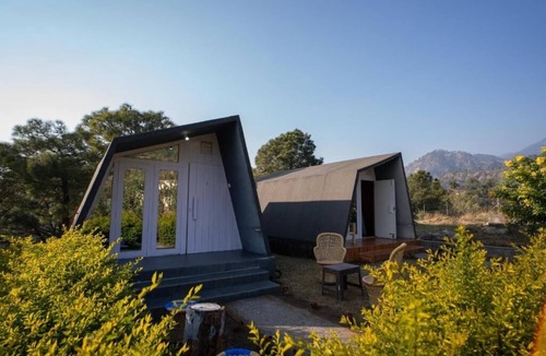 Dharamshala Apartment | Dhauladhar View Village Resort