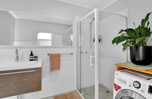 Diggers Rest Cabin | Diggers Rest self contained Tiny Home with WIFI
