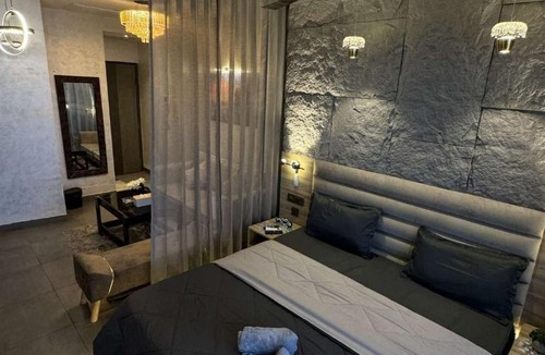 Noida Apartment | DiMerro Stays Supernova