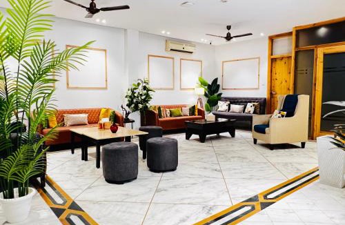 New Delhi Hotel | Divine Inn Hotel Near Rajouri Garden Main Market