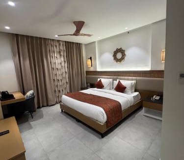 Sirala Hotel | Divine OAK Stay