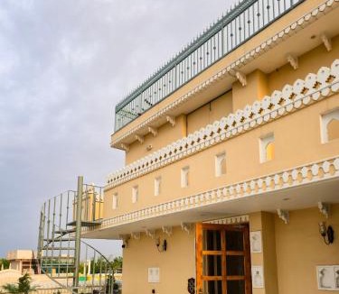Agra House | Diwan House - TajMahal View- A Classic Homestay