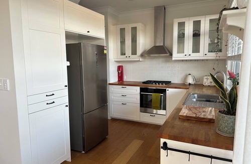 Mullaway Apartment | Dog friendly apartment close to beaches. Own private yard, garden and 2 decks.
