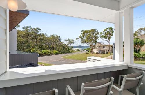 Soldiers Point House | Dog friendly Paradise, 1-2B Bagnall Ave - water views, air con, Wi-Fi