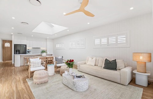 Soldiers Point House | Dog friendly Paradise, 1-2B Bagnall Ave - water views, air con, Wi-Fi