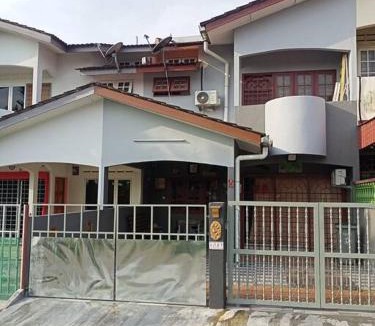 Sungai Baru Tengah House | double storey cosy homestay pengkalan balak fully aircon