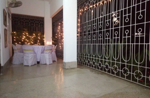 Dhanmondi Villa | Double/Twin room with en-suite in a Vintage Villa with a Garden & a long balcony