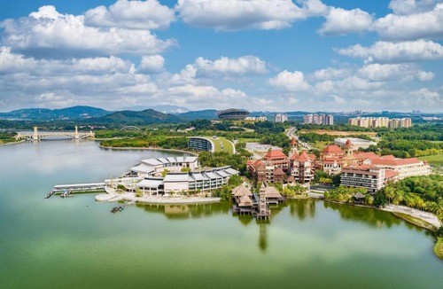 Putrajaya Hotel | DoubleTree by Hilton Putrajaya Lakeside