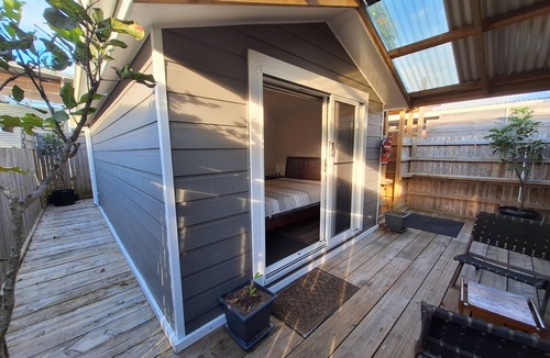 Mullumbimby Apartment | Downtown Mullumbimby CBD Studio/Office/Cabin (Self-contained)
