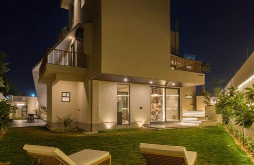 Jhotwara Villa | Downtown Oasis 3BHK Lux Pool Villa