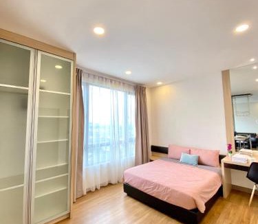 Kampung Bukit Dukong Apartment | Dream Suite 2 - Landmark Residence 1, High Floor, Nice view, Wi-Fi & Tv Box