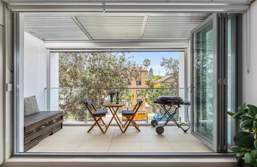 Bondi Beach Apartment | Drews Bondi Beach Pad - Music Inspired