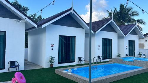 Kerteh House | Dtamu Mama Roomstay w Pool and Wifi