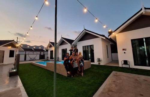 Kerteh House | Dtamu Mama Roomstay w Pool and Wifi