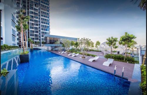 Gelang Patah Apartment | Duplex Town House at EcoBotanic Near Legoland with Netflix and KTV System