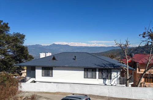 Majkhali House | Durga Vihar, A Family Cottage with Himalayan Views