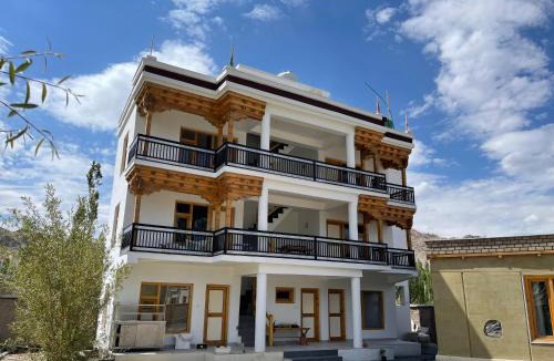 Leh House | Earthhome by Angchok