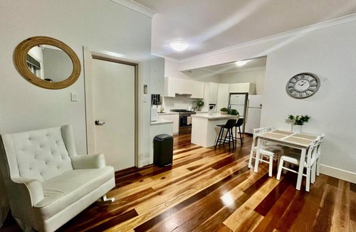 Brighton-le-Sands House | Easy Beach Stay Large Room Near Beach and Airport