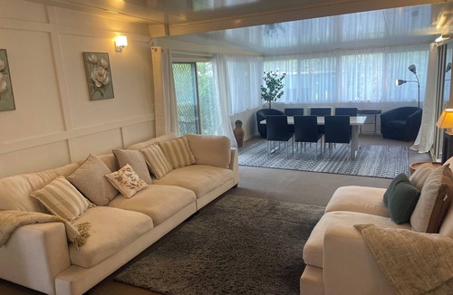 Forest Hill House | Easy wagga stopover-Spacious and comfortable.